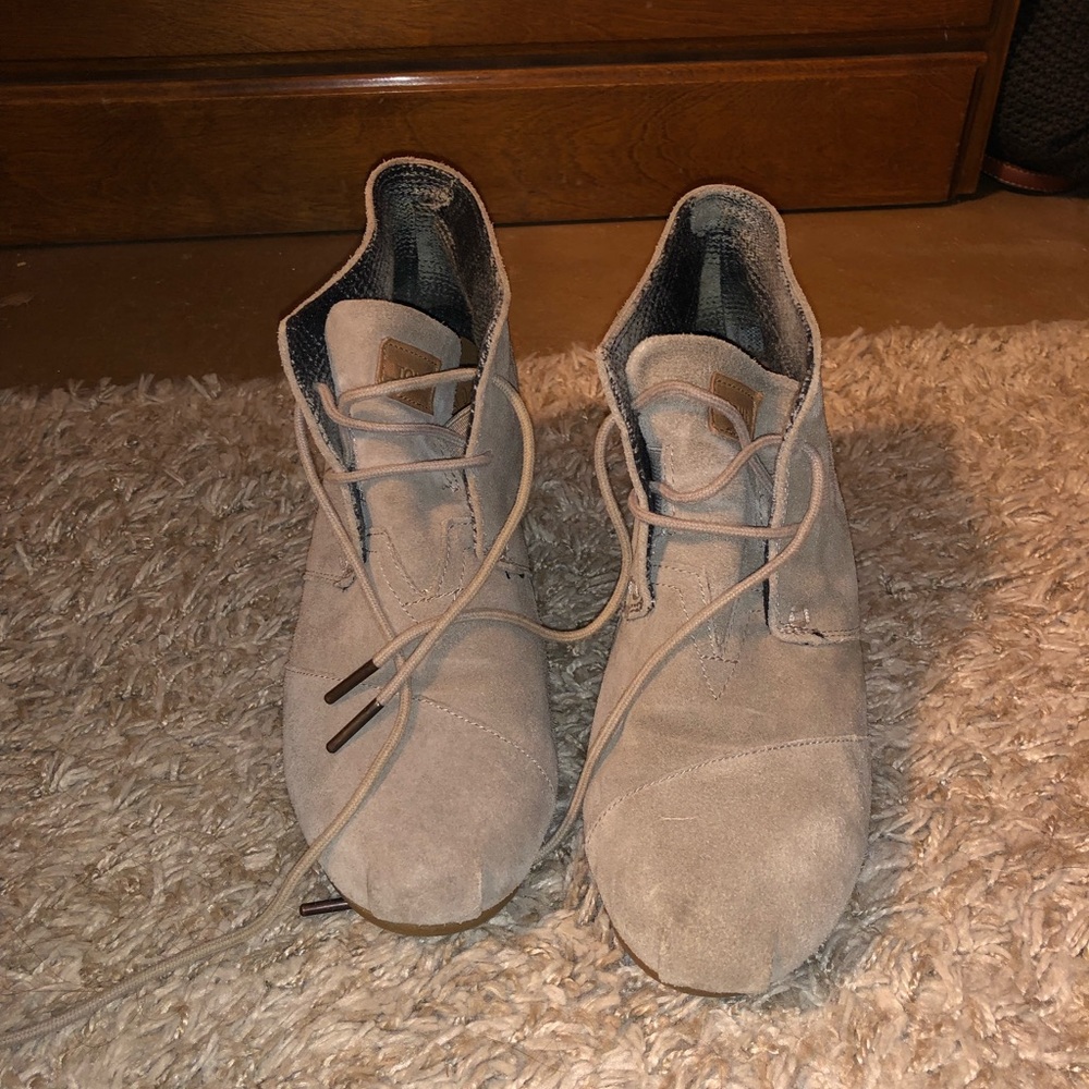 Toms wedge boot heels